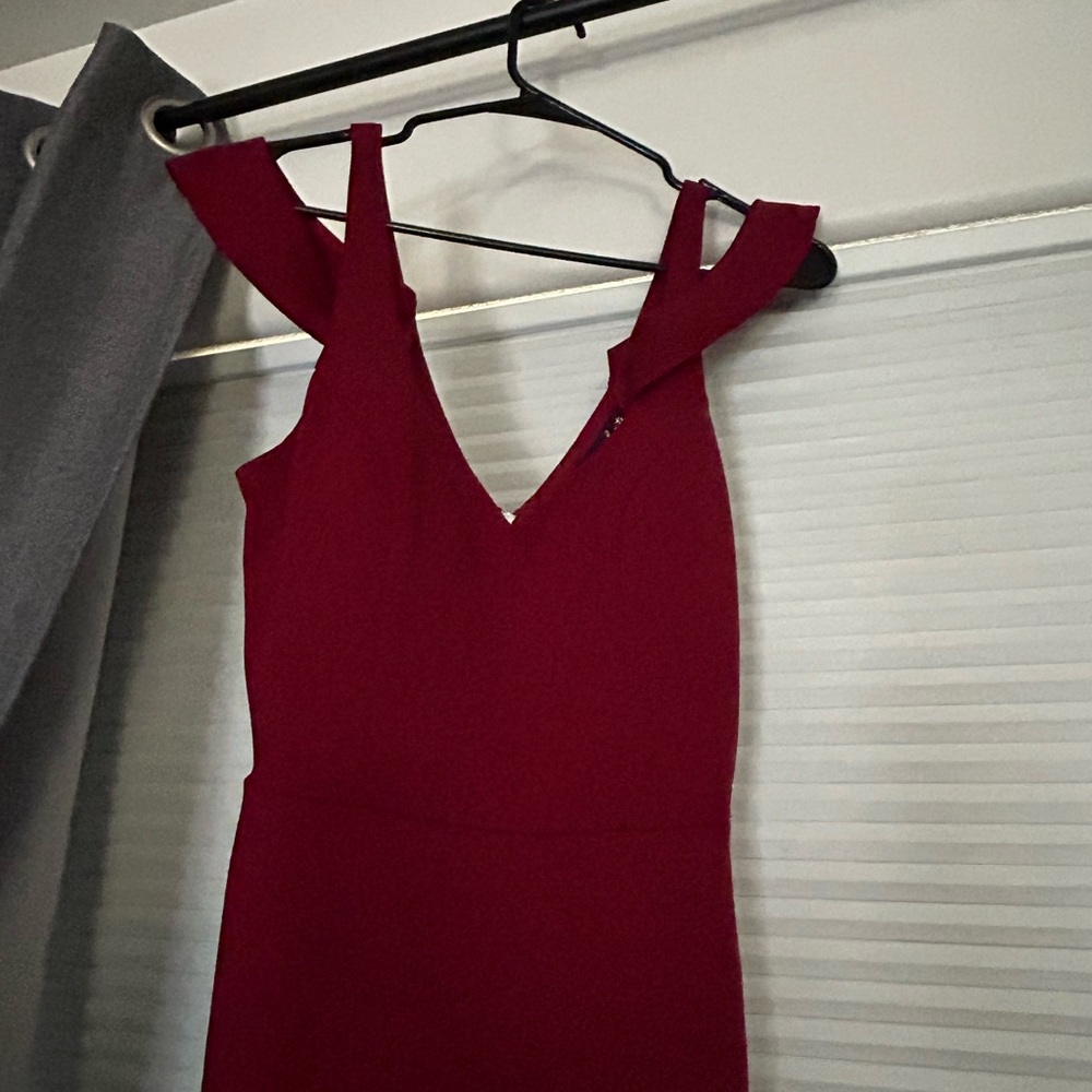 Elegant Burgundy Sleeveless Dress